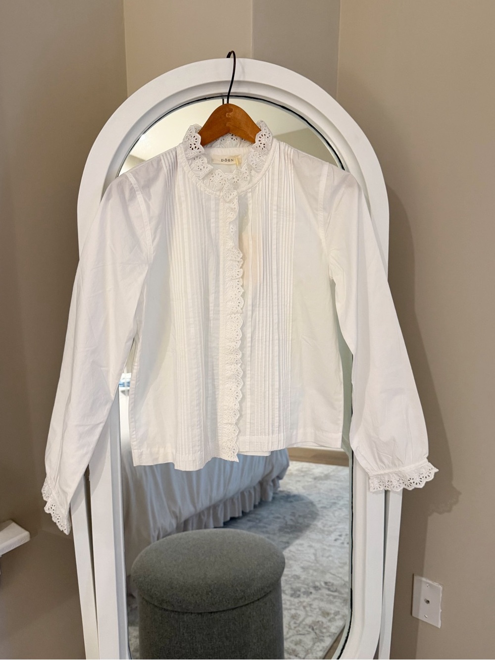 Doen White Lace-Trim Pintuck Blouse